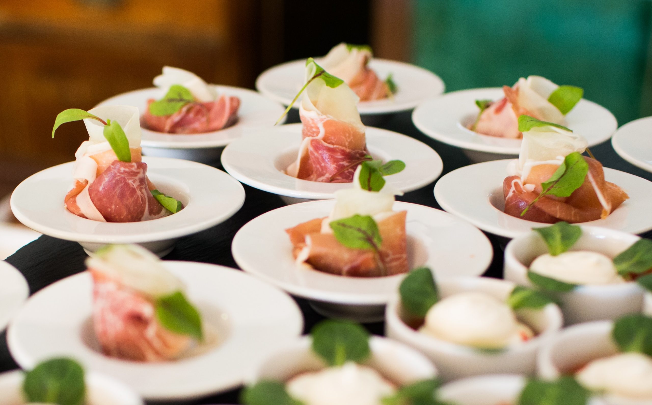 5 Great Advantages of Choosing Finger Food Catering for Your Next Event