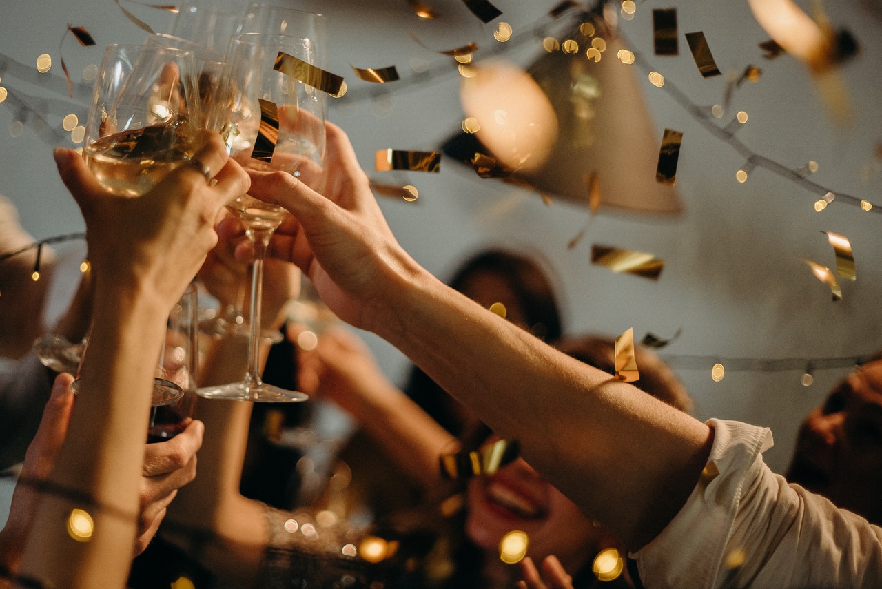 3 Essential Tips on Hosting a Successful Cocktail Party